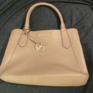 Michael Kors purse medium, tan